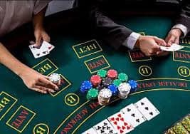 Antarmuka aplikasi mobile hkbpokerqq dengan menu navigasi utama untuk taruhan, kasino, dan slot